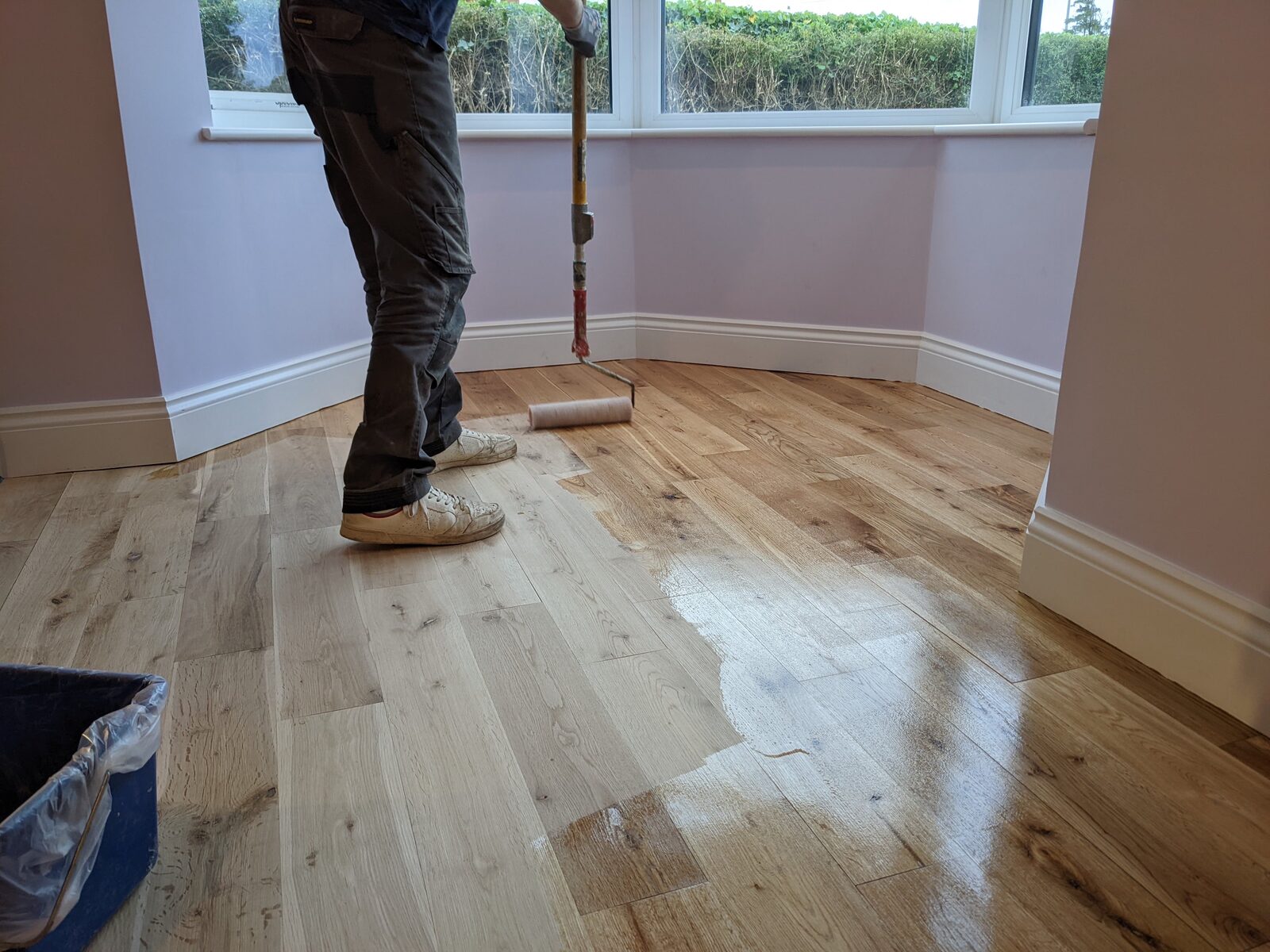 Applicazione della finitura sul rovere