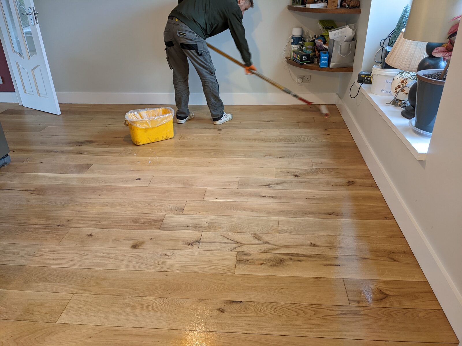 Finitura del parquet applicata a rullo