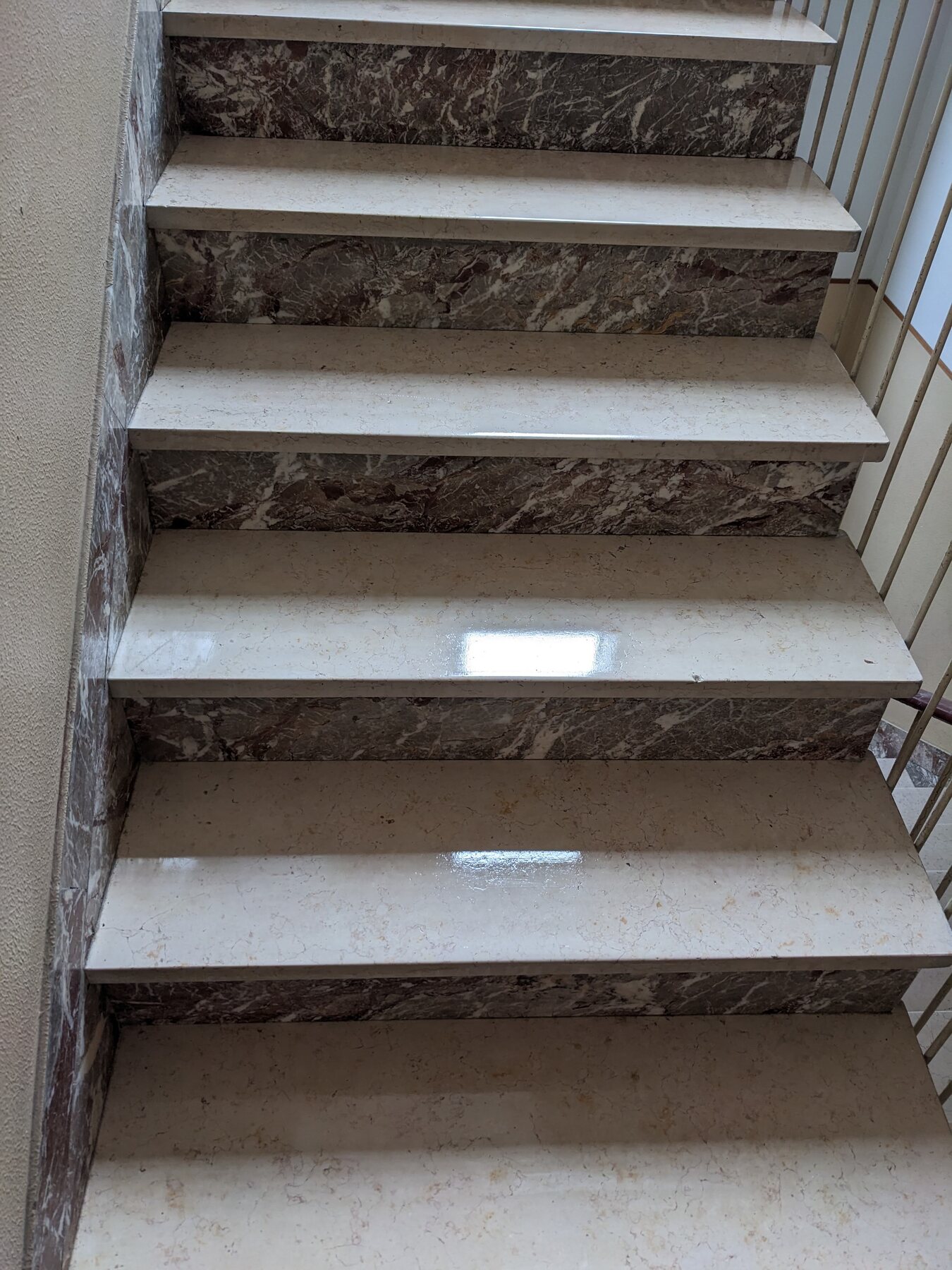 Scala in marmo dopo la lucidatura